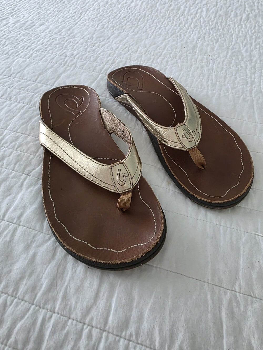Olukai KUMU Metallic Champagne Brown Leather Flip Flop Sandals Size 7